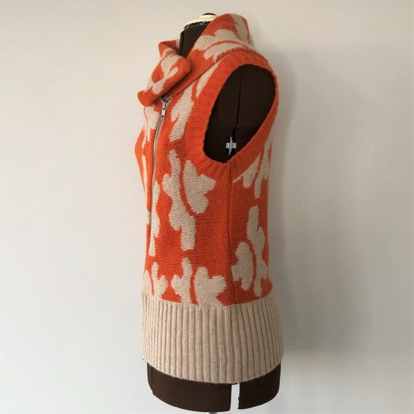 Orange and Cream Floral Knit Vest with Diagonal Zipper Closure - Picture 3 of 7